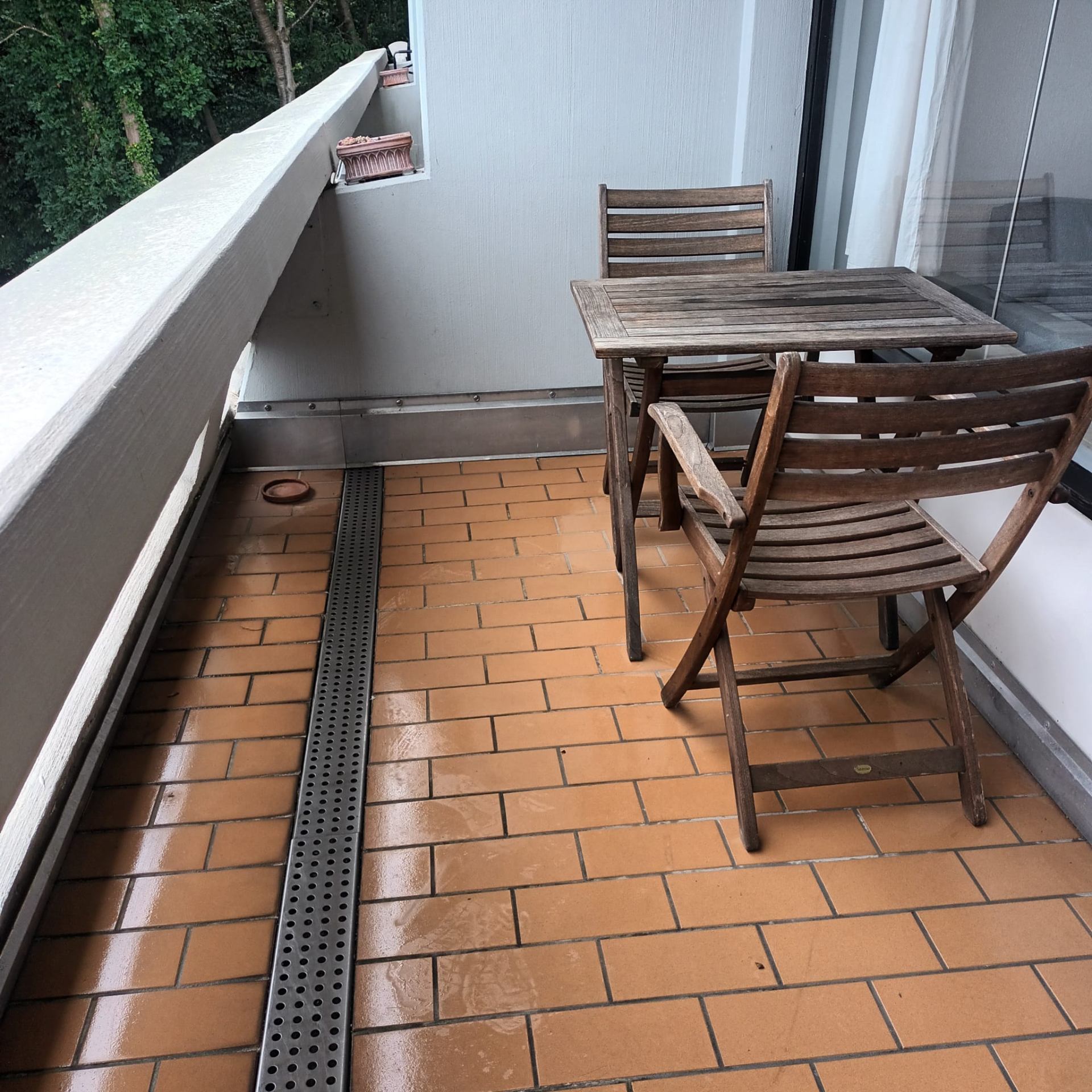 Balkon – Fliesen gewischt