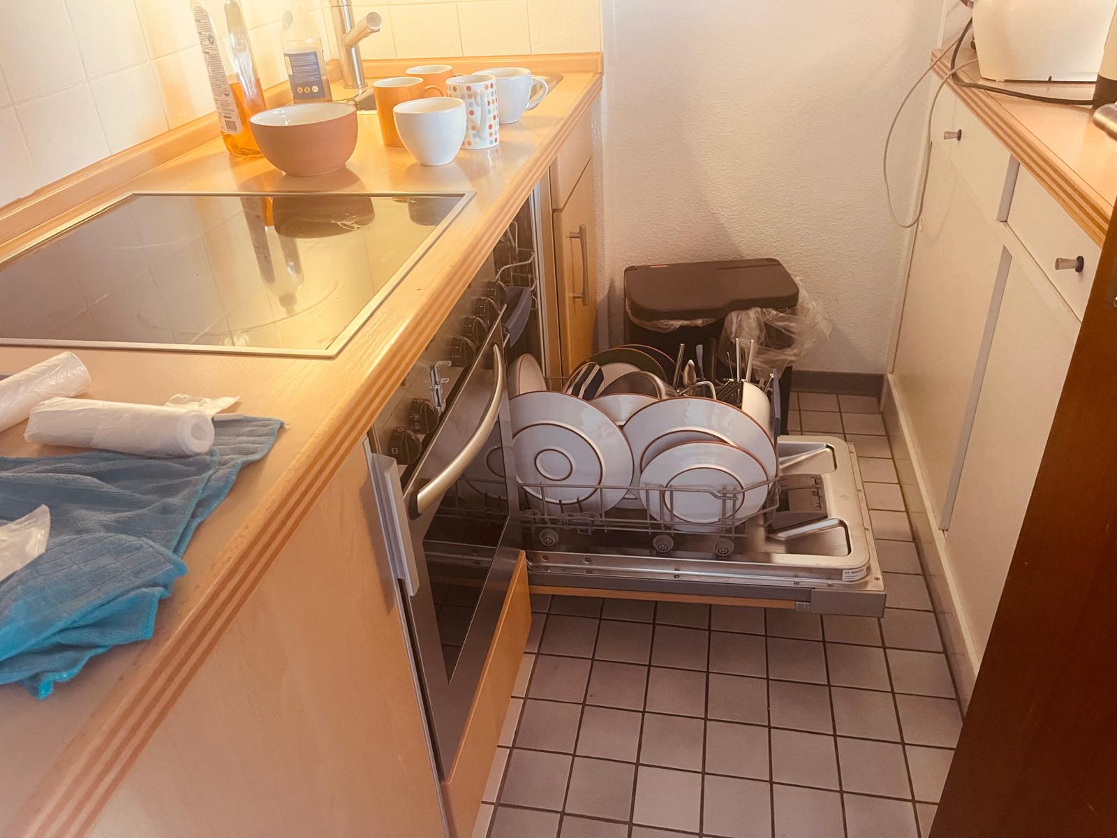 Unser Reinigungsteam bei der Arbeit in einer Ferienwohnung in Ostholstein